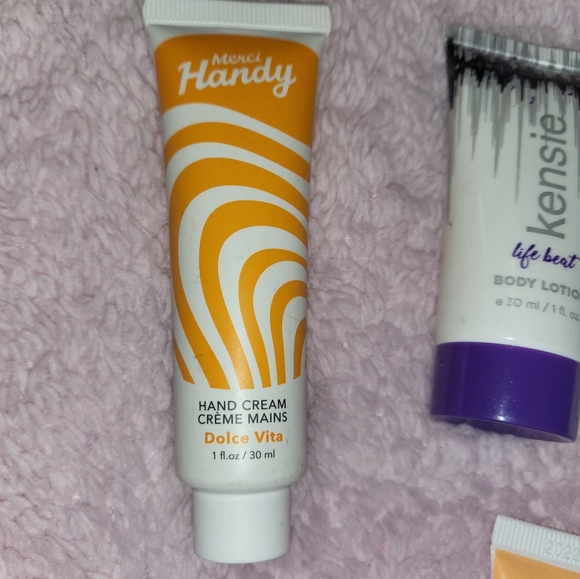 Set of 4 Lotions travel size cake merci,kensie and shea Yeleen - Picture 2 of 6